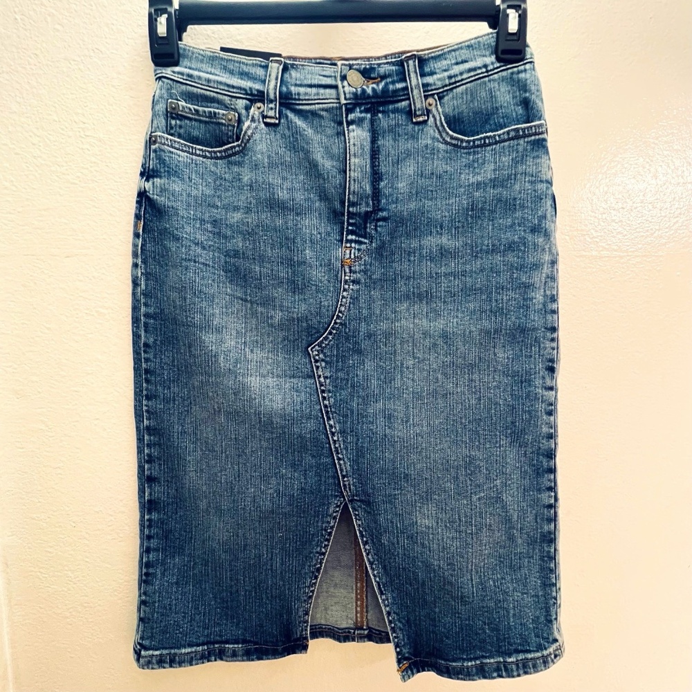 Brand New Banana Republic Denim Skirt size 0